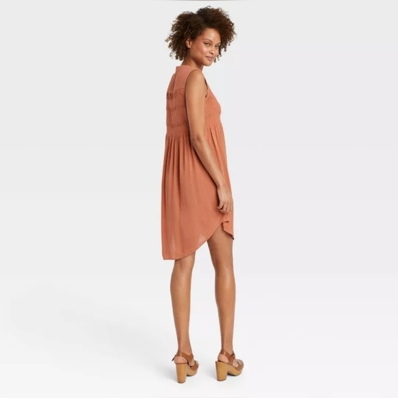 Knox Rose Sleeveless Smocked Button-Front Dress - Picture 2 of 14